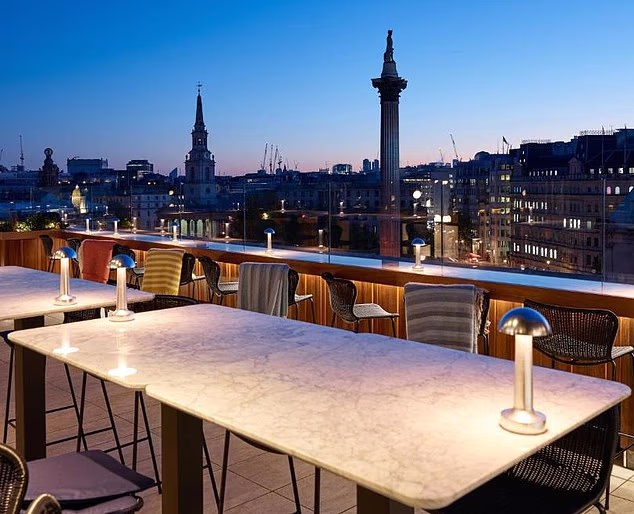 Pretpostavlja se da je Benovo tijelo pronađeno u Spring Gardensu, nedaleko Trafalgar Squarea, nakon što je palo s krova sedmerokatnice