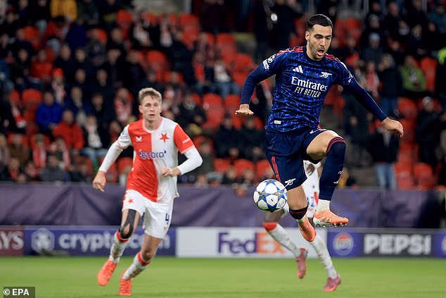 Improvizirani napadač zabio je dva puta za Topnike koji su dovršili pobjedu od 3-0 kod Slavije iz Praga