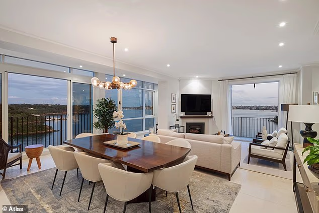 Imanje se prostire na 530 m2 unutarnjeg i vanjskog prostora