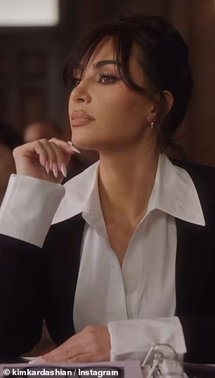 Kim je glumila tužiteljicu dok je Kourtney sjedila na klupi za svjedoke