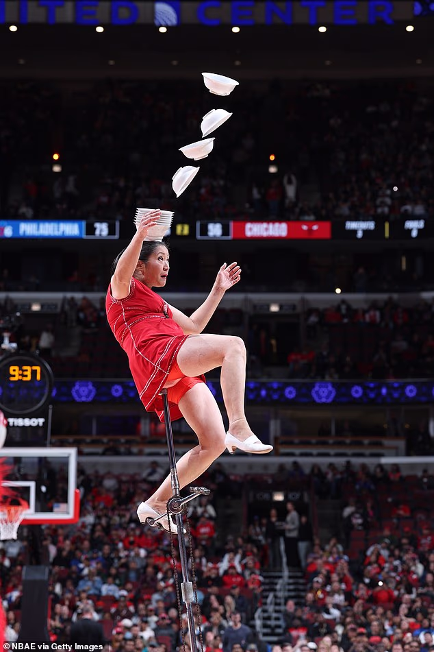 Trijumfalno se vratila u utorak navečer u Chicagu na poluvremenu utakmice Bulls-76ersa