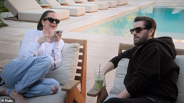 Khloé Kardashian - koja je naglasila 'nitko vam neće dopustiti da se krećete diljem zemlje' - odgovorila je: 'Da, to je smiješno'