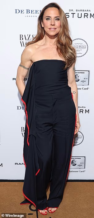 Okupljajući se u hotelu Claridge's u bogatom londonskom Mayfairu, nogometašu (27) se pridružila zvijezda Spice Girls Mel C