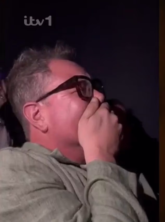 Plakao je dok je ponovno gledao dirljivi trenutak u kojem ga je voditeljica Claudia Winkleman tješila u emisiji BBC-ja