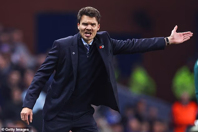 Danny Rohl pokušava prenijeti svoju poruku propalim Rangersima u četvrtak navečer