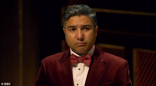 U velikom zaokretu Alan Carr uspio je prevariti Nicka Mohammeda (na slici) i Davida Olusogu da povjeruju da je Vjeran i zajedno su poslali profesionalca ragbija