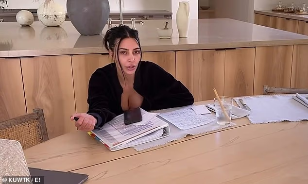 Kim je provela šest godina radeći na pravnom naukovanju ¿ nekonvencionalnom putu koji joj je omogućio da zaobiđe pravni fakultet ¿ prije nego što je službeno završila program 21. svibnja 2025.