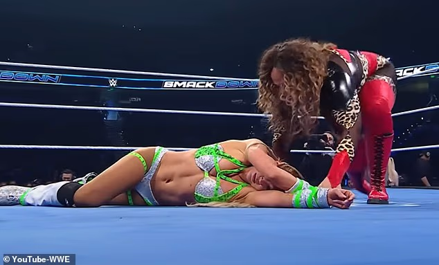Zatim je izgubila od Nie Jax tijekom meča koji se održao u Greenvilleu u Južnoj Karolini