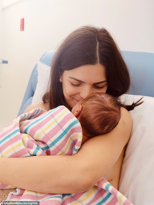 'Promijenio si naše živote zauvijek', napisali su u opisu, uz niz slatkih fotografija njihovog mališana u bolnici