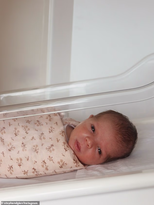 Bili su preplavljeni čestitkama kolega iz Blocka, uključujući Liberty Paschke, koja je napisala: 'Već je volimo'