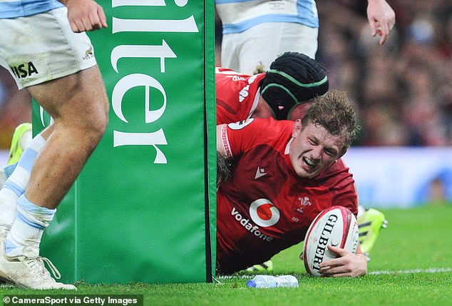 Morgan je pretrpio iščašenje lijevog ramena kada je postigao pogodak za Wales u nedjelju