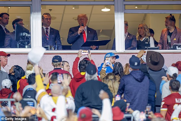 Trump je ovog vikenda bio prisutan u sklopu NFL-ove inicijative 'Pozdrav službi'