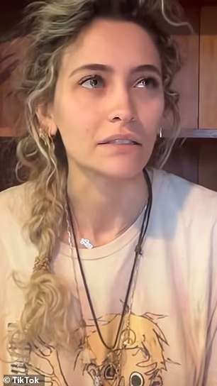 Ranije ovog tjedna priznala je u online videu da ima rupu u sredini nosa kao posljedicu konzumiranja kokaina