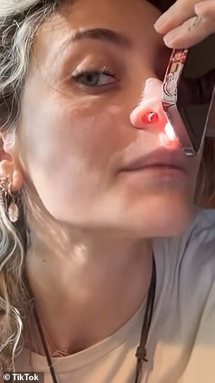 'Imam jako glasan zvižduk jer ga možete čuti dok dišem kroz nos, a to je zato što imam ono što se zove perforirani septum', rekla je.