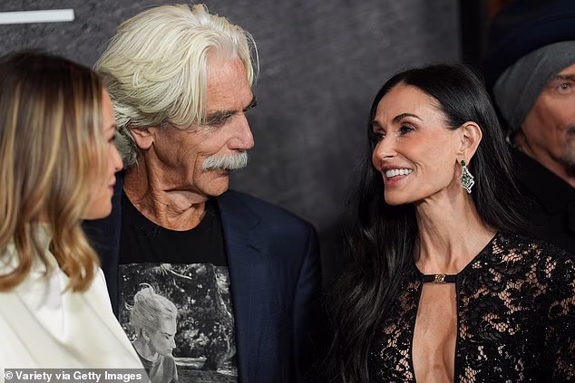 81-godišnji kandidat za Oscara - čija glumačka karijera traje pet desetljeća - podijelio je trenutak na crnom tepihu s Mooreom