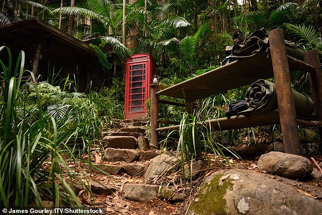 Vratila se i klasična crvena telefonska govornica, neophodna za one važne Dingo Dollar izazove