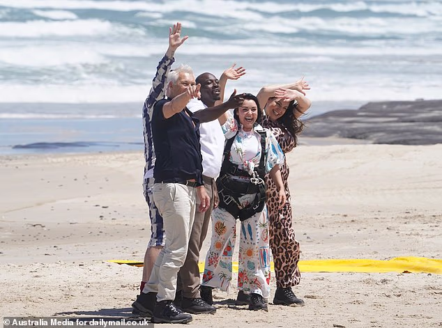 Mahnuli su Antu i Decu s plaže