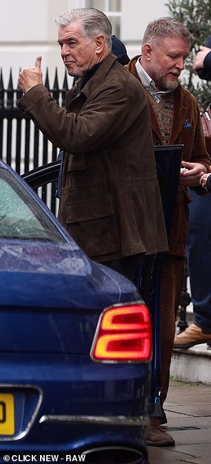 Brosnan je digao palac dok se pripremao za snimanje svojih scena