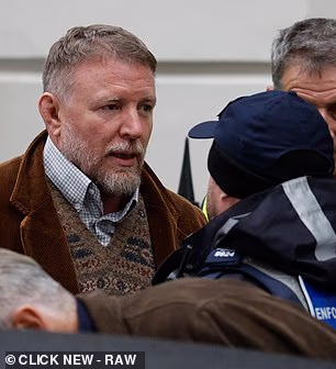 U jednom trenutku Richieju je prišao čuvar parkirališta dok su snimali scene u mirnoj stambenoj ulici