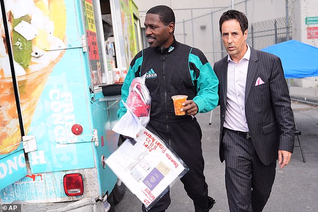 Brown je krenuo prema kamionu s hranom, a bivša zvijezda NFL-a govori novinarima: 'Bog je dobar'