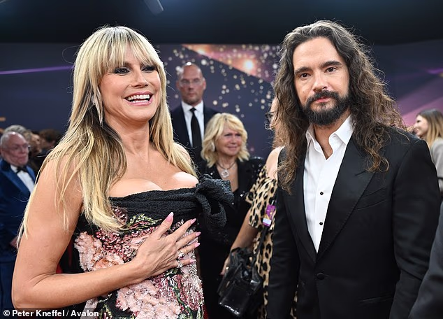 Legendarnoj manekenki pridružio se i njezin suprug Tom Kaulitz koji je za tu priliku bio odjeven u oštro crno odijelo