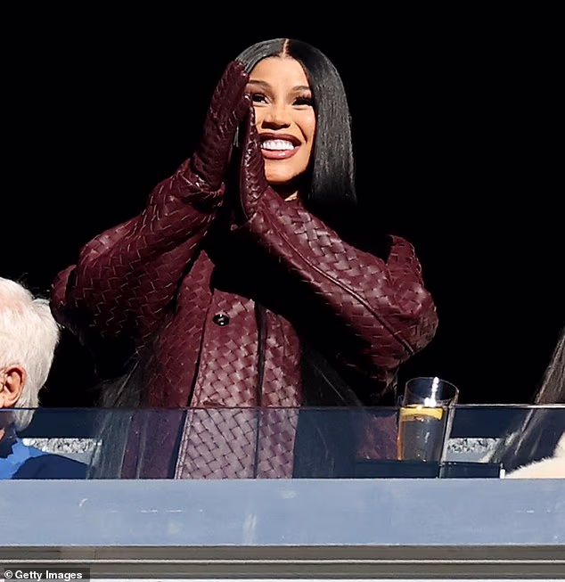 Ranije ovog mjeseca, reper je navijao za Stefona dok su Patriotsi igrali protiv Atlanta Falconsa na stadionu Gillette u Massachusettsu (vidi gore)