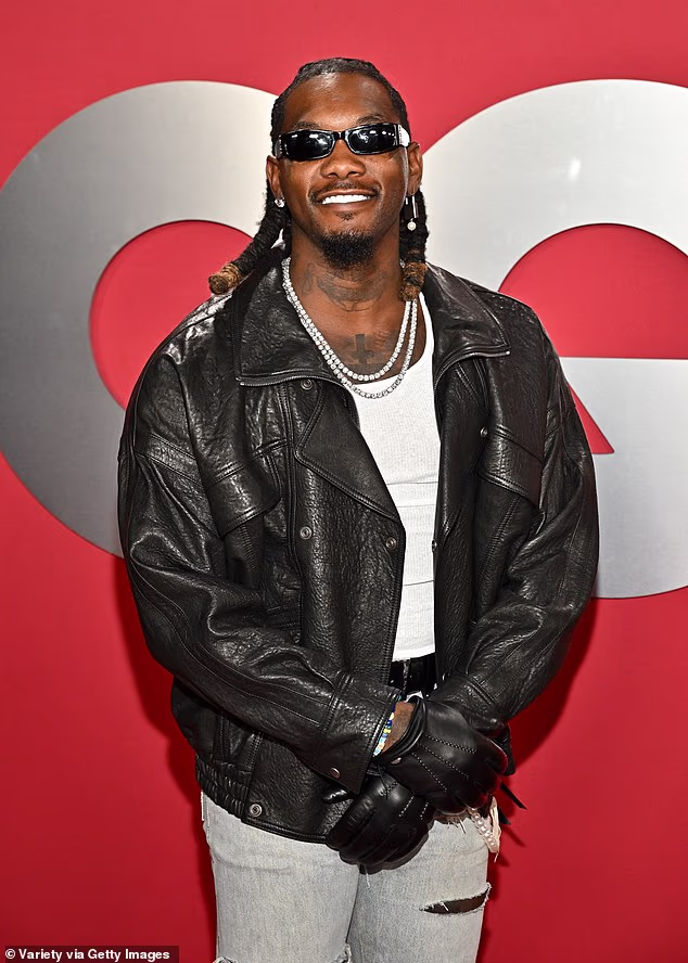 U međuvremenu je Cardiin bivši Offset viđen na zabavi GQ Men of the Year u Chateau Marmontu u Los Angelesu