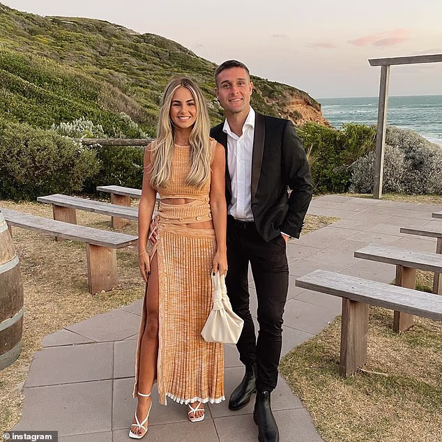 Par, koji se vjenčao u siječnju nakon godinu dana dugih zaruka, izgledao je potpuno blistavo na iskrenim fotografijama