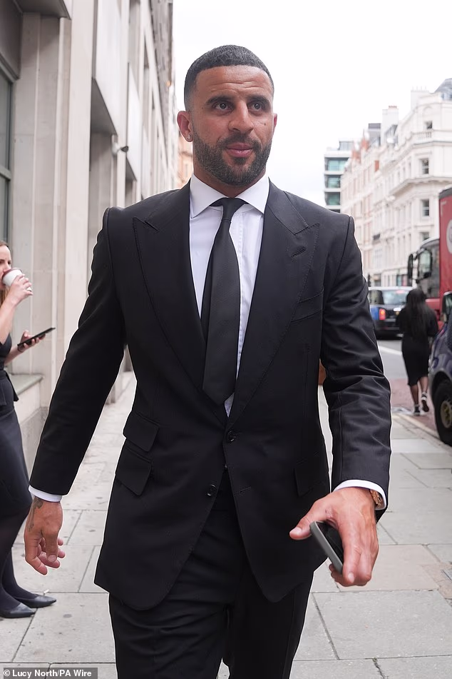 Broj povezan s Lauryninom trenutnom kampanjom uznemiravanja korišten je u pravnim dokumentima kada je izvela svog bivšeg ljubavnika, nogometaša Kylea Walkera, na sud