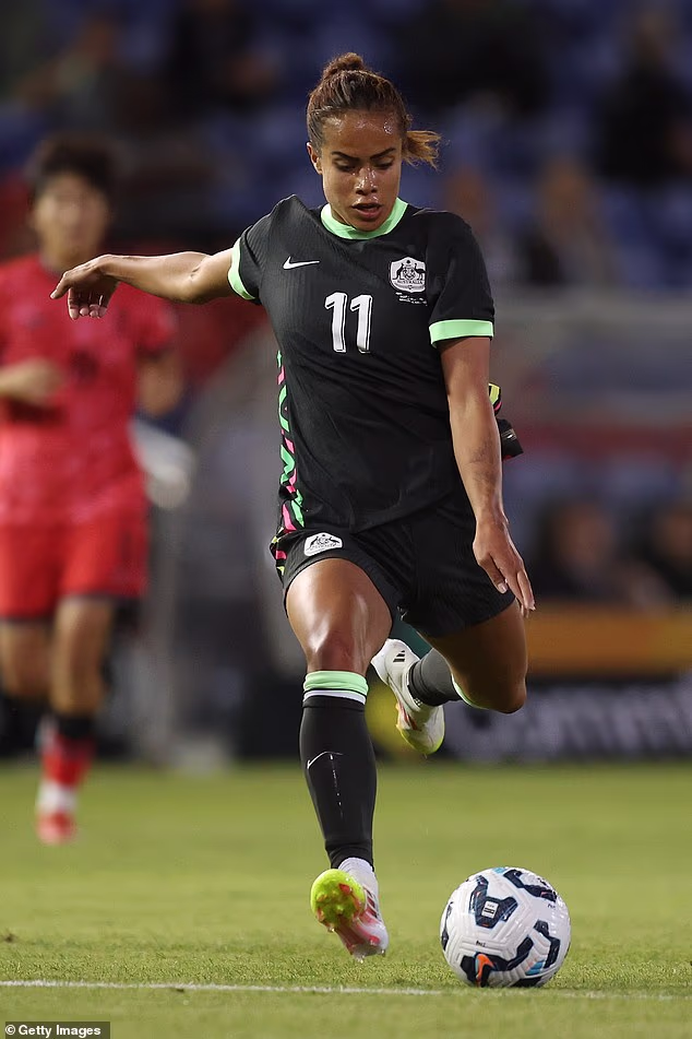 Napadačica rođena u Queenslandu (na slici igrajući za Matildas u travnju) trenutno je izvan terena dok se oporavlja od ozbiljne ozljede koljena