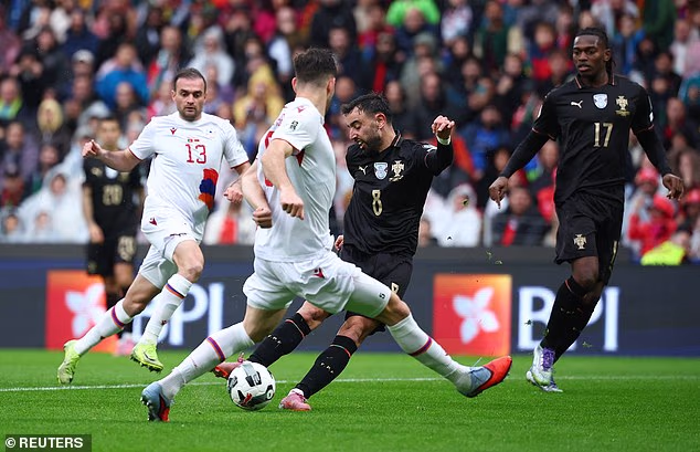 Također je zabio ovaj nizak pogodak dok je Portugal bio na vrhu skupine F s nevjerovatnih 9-1 protiv Armenije