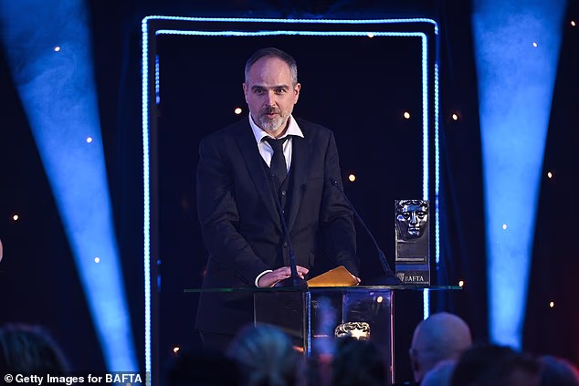 Na drugom mjestu tijekom ceremonije, poznati filmaš Matt Pinder preuzeo je nagradu Director Factual za svoju pravu kriminalističku mini seriju The Hunt For Peter Tobin