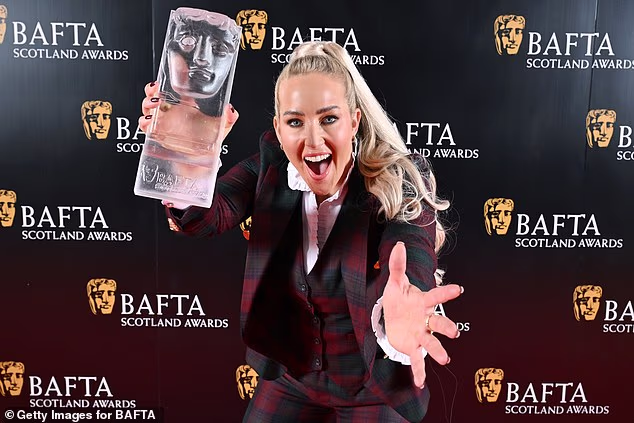 CrossFit prvak - koji je postavio tri škotska rekorda u dizanju utega 2023. - razigrao se na crvenom tepihu, gledajući u oblak devet preko prestižnog priznanja