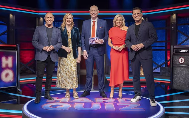 Zvijezda Todaya trebala bi gostovati u ABC-jevom Hard Quizu: Battle of the Networks Christmas Special. Na slici: voditelj Tom Gleeson (u sredini) s glumačkom postavom specijala ¿ Larry Emdur, Leigh Sales, Angela Bishop i Karl Stefanovic