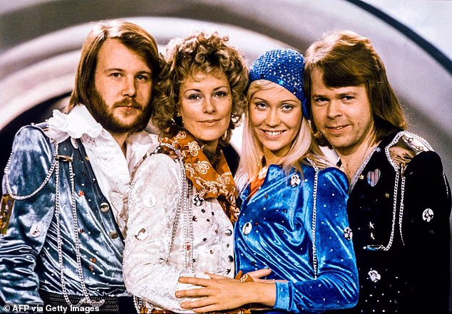 Kultni bend, čiju je međunarodnu slavu učvrstila pobjeda na Eurosongu 1974. s pjesmom Waterloo, činila su dva bračna para: Björn i Agnetha Fältskog te Benny i Anni-Frid Lyngstad (na slici 1974.)
