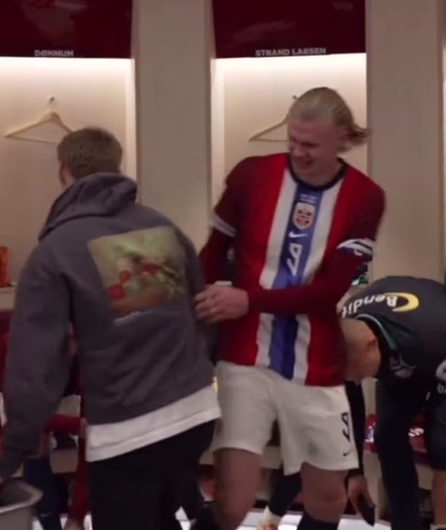 Norveška je već slavila nakon što je porazila Estoniju 4-1 u četvrtak (na slici), a nakon toga je uslijedio noćni izlazak