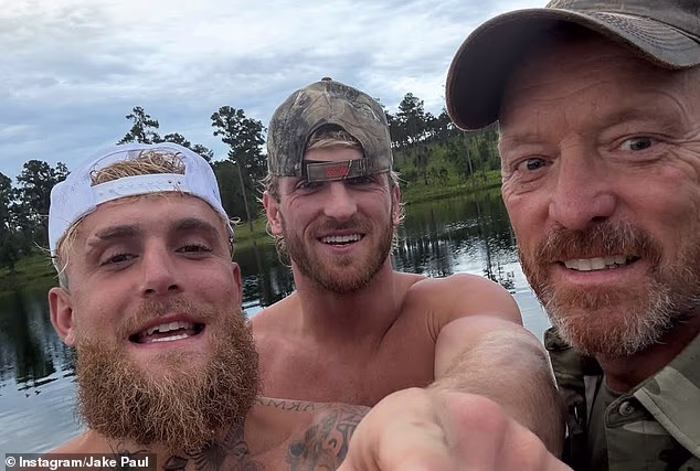 Borba s Paulom (na slici s bratom Loganom) bit će potpuno profesionalno natjecanje i emitirat će se na Netflixu, a DAZN će dobiti veliku naknadu kako bi se Joshua mogao natjecati na suparničkoj platformi