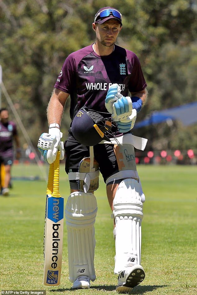 Joe Root (na slici) je drugi najbolji strijelac u test rundi - ali nikada nije zabilježio sto posto u test meču odigranom u Australiji