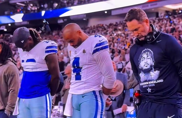 Kvoterbek Dallas Cowboysa Dak Prescott i trener Brain Schottenheimer na strani