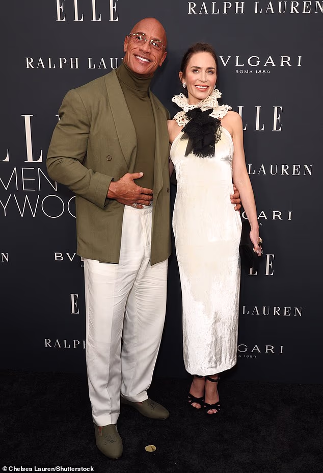 Kasnije joj se na crvenom tepihu pridružio njezin kolega iz Smashing Machinea Dwayne 'The Rock' Johnson