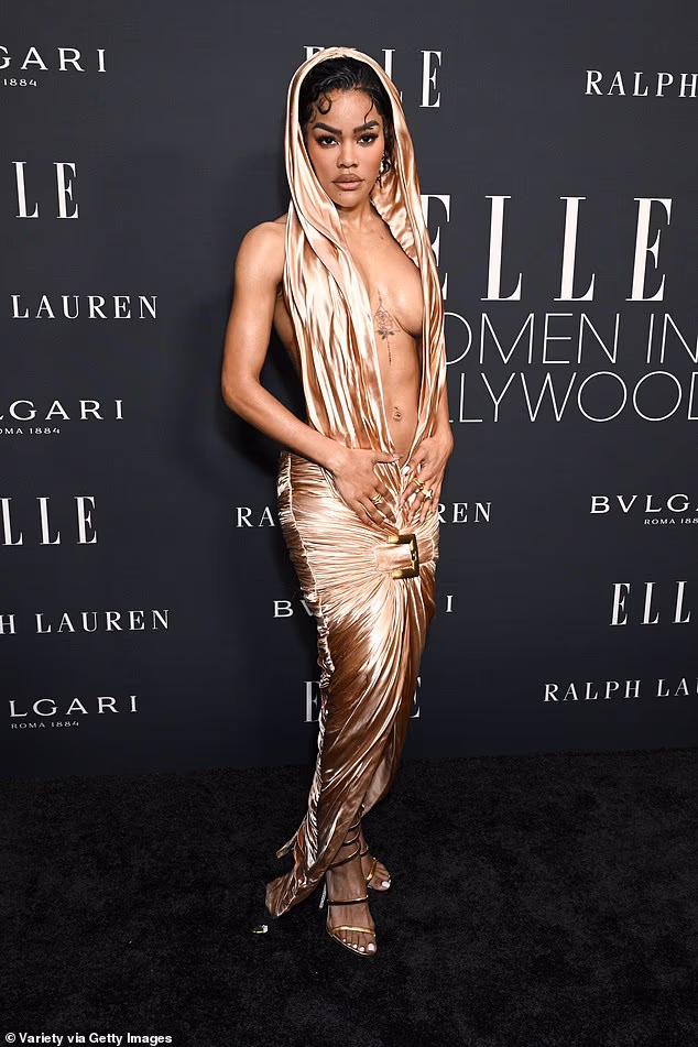 Zvijezda emisije All's Fair Teyana Taylor (34) pokazala se vrlo odvažno u zlatnoj haljini s kapuljačom i dekolteom koji joj prelazi preko pupka