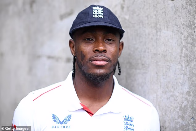 Archer, jučer slikan u Perthu, djelovao je nevjerojatno opušteno uoči engleske utakmice Ashes Down Under