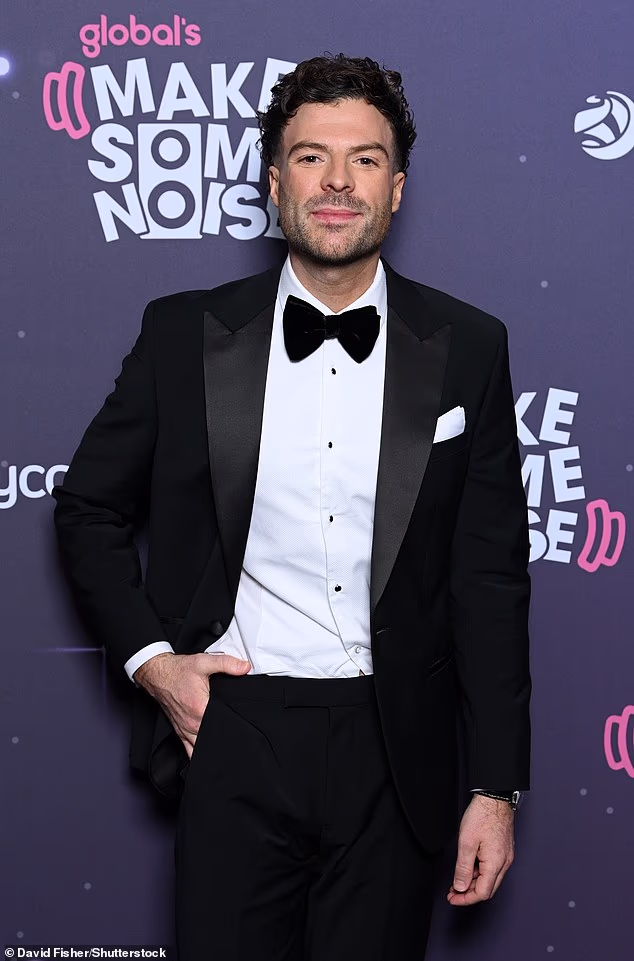 Jordan North također se odlučila za elegantno crno odijelo