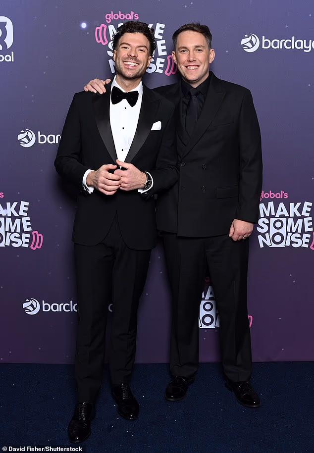 Na događaju je pozirao s Chrisom Starkom