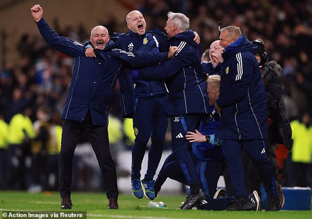 Momčadi Stevea Clarkea ušli su u utakmicu s potrebom za pobjedom kako bi preskočili Dansku na vrhu skupine C