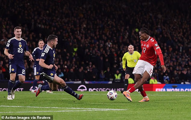 No, branič Manchester Uniteda Patrick Dorgu brzo je vratio izjednačenost sjajnim završetkom u bliži kut