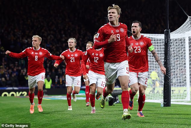 McTominayev suigrač iz Napolija, Rasmus Hojlund, izjednačio je za goste s mjesta nakon prekida.