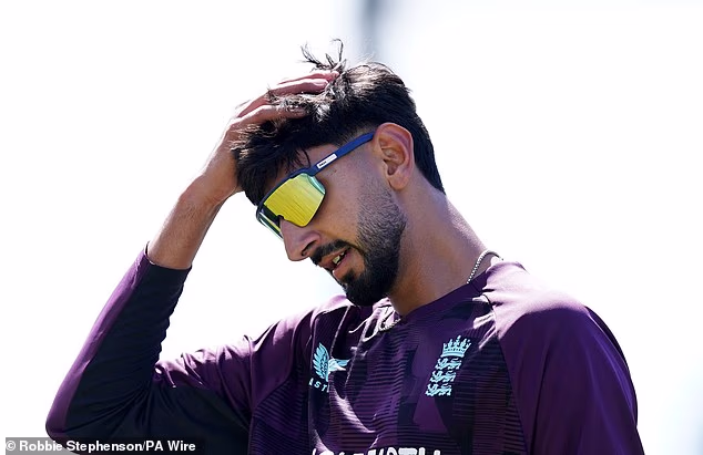 Isto tako i Shoaib Bashir, nakon što se etablirao kao prvi igrač na strani, ali uvjeti čine njegov odabir malo vjerojatnim