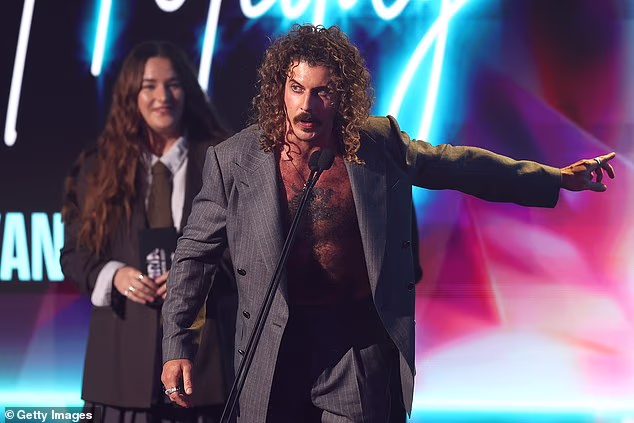 Tijekom svog zahvalnog govora, Adam je zahvalio svojoj djevojci, a Abbie je reagirala u skladu s tim, izjavivši da će se par visokog profila 'jako zabaviti' nakon showa.