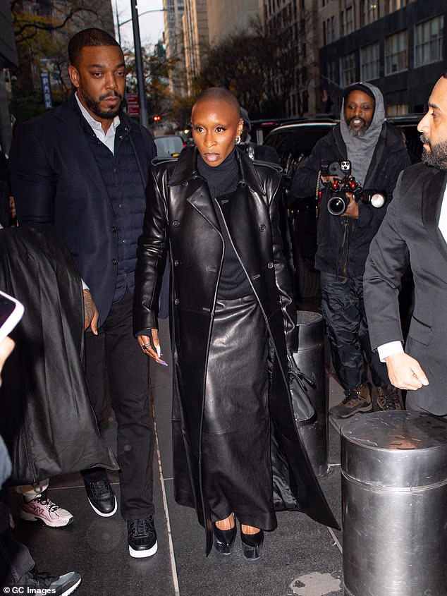 Glumica, 38, zauzeta je promoviranjem filma, ali se morala vratiti u London kako bi prisustvovala dodjeli GQ nagrada za muškarce godine u utorak navečer